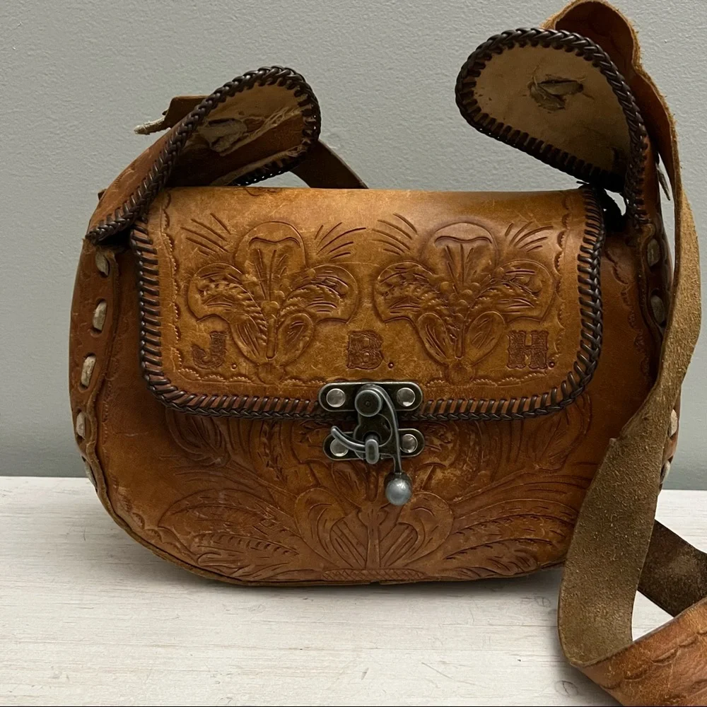 Vintage 70s 80s Hand Tooled Buckstitched Leather Shoulder Saddle Bag - Picture 1 of 16